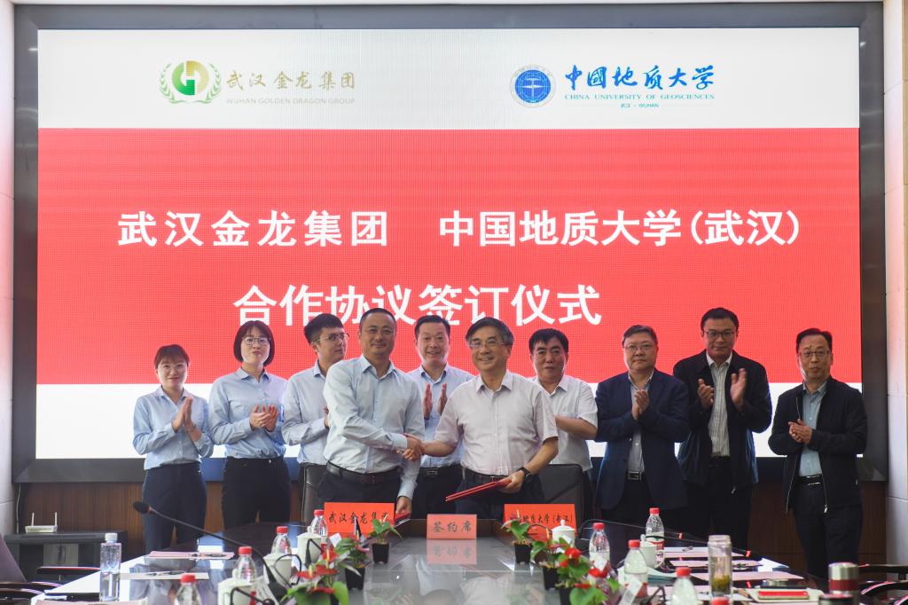 长江流域碳中和产业技术创新中心在校揭牌成立